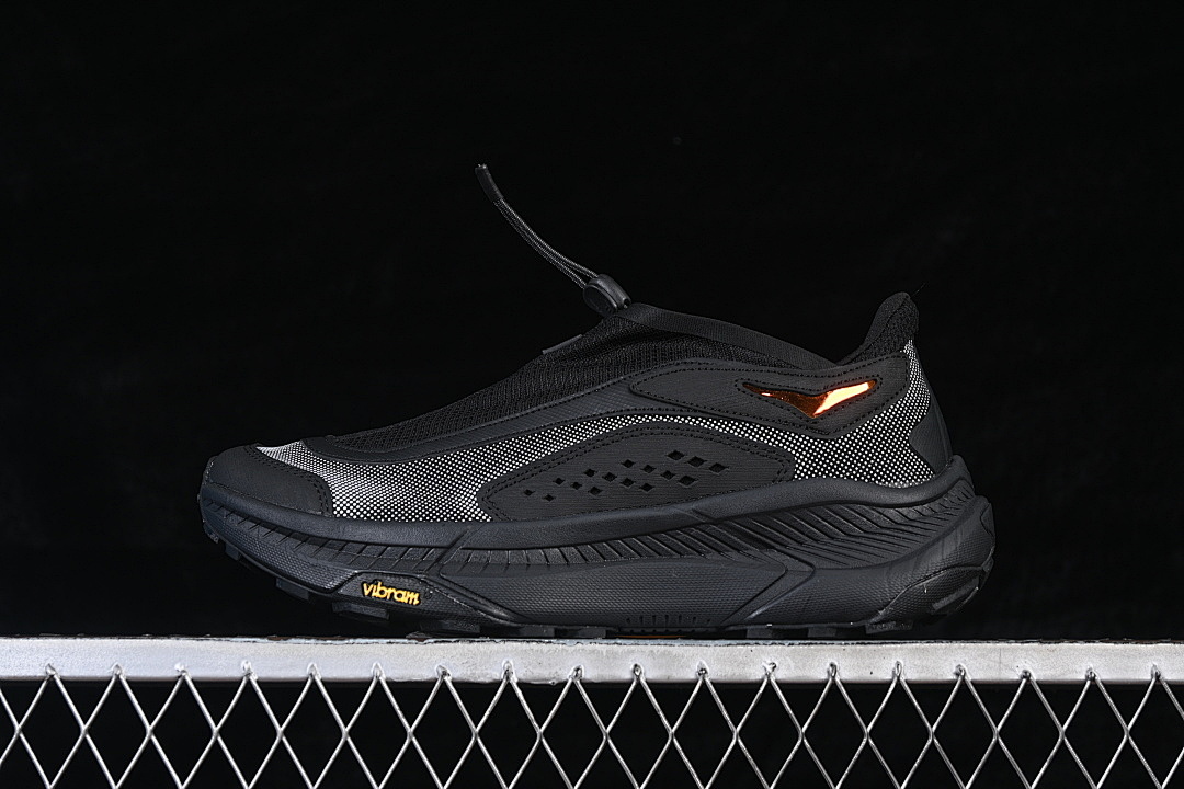 Hoka Hoka [1168953 BWHT]-[ HOKE ONE PROJECT TRANSPORT TS BLACK/WHITE]-[WOMAN:36-39]-[MAN:40-45], photo 1