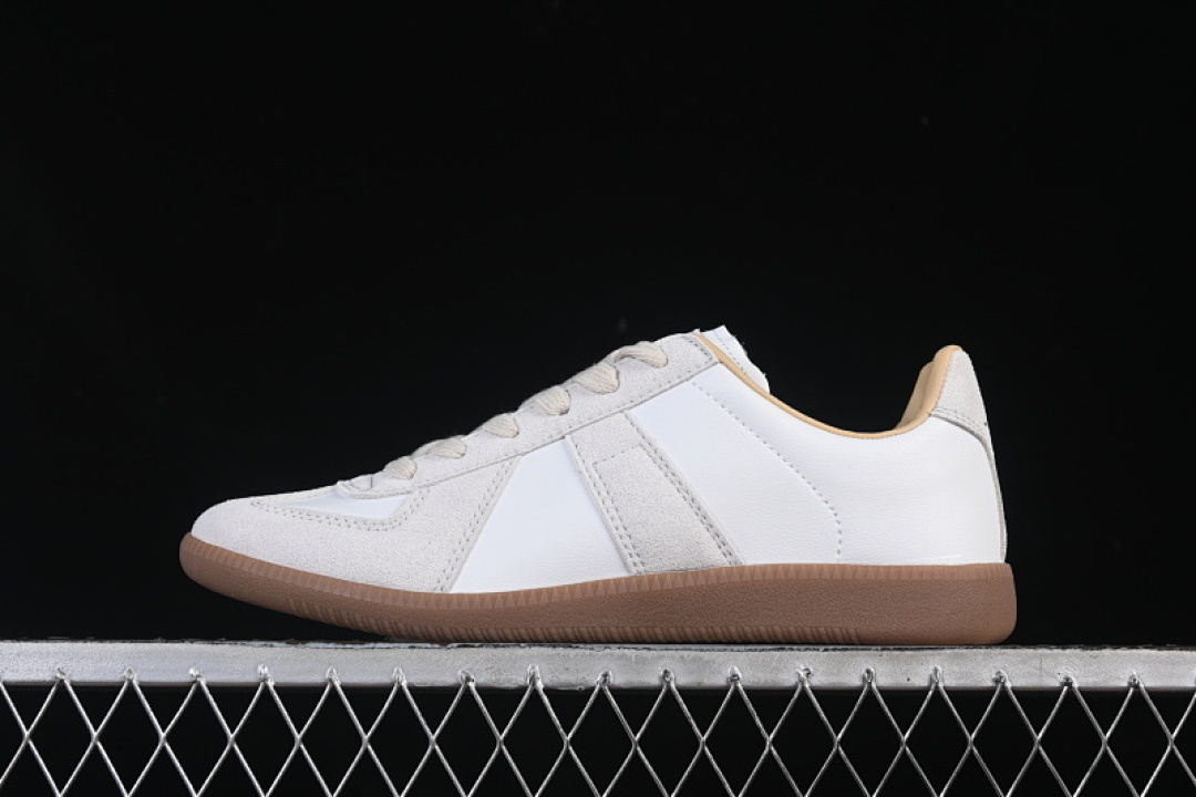 Maison Margiela Maison Margiela CALFSKIN REPLICA COFFEE/WHITE/GREY · S58WS0109, photo 1
