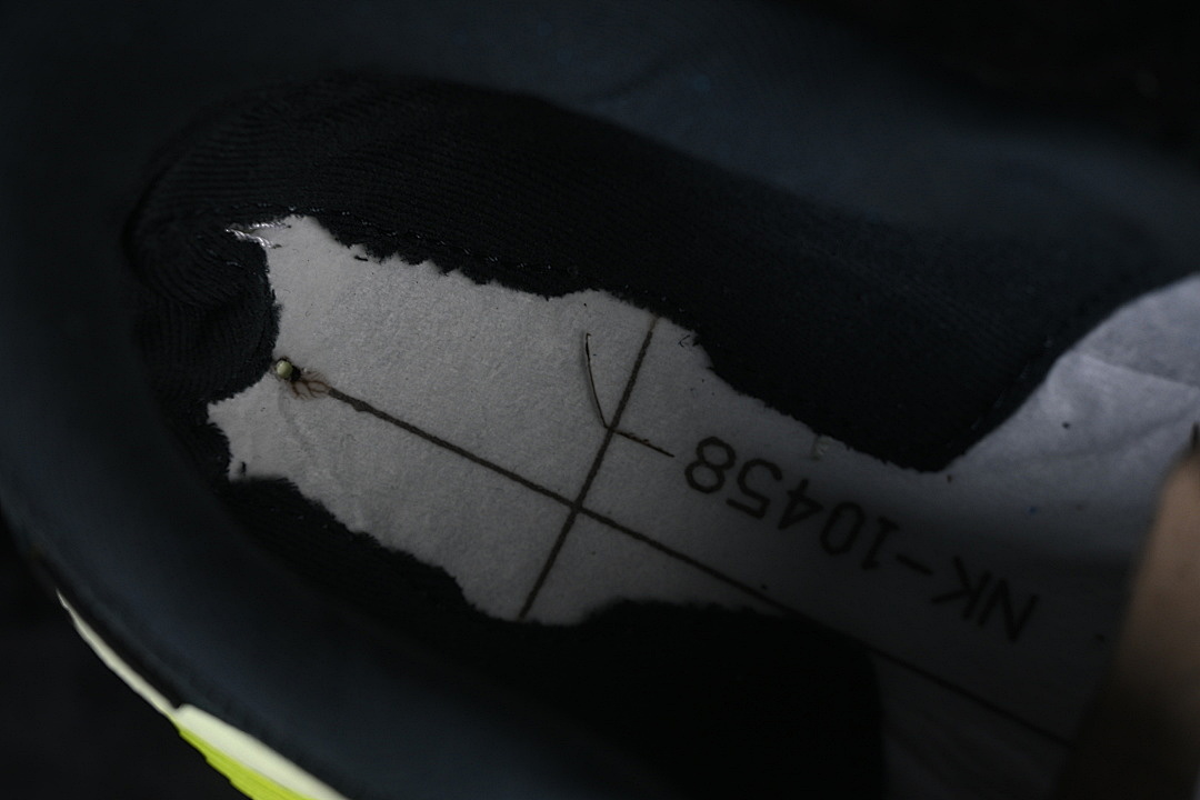 Nike [HQ7002-300]-[VOMERO 18 GORE-TEX SEAWEED/LIGHT LIQUID LIME/CYBER]-[WOMAN:36-39]-[MAN:40-46] - Image 5