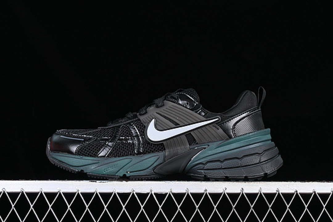 V2K RUNTEKK 3XL WHITE/BLACK/GREEN · FD0736-001, photo 1