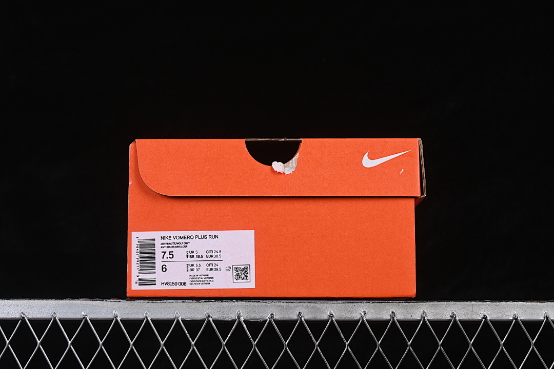 Nike [HV8150-008]-[VOMERO PLUS ANTHRACITE/SUMMIT WHITE/WOLF GREY]-[WOMAN:35.5-39]-[MAN:40-46] - Image 12