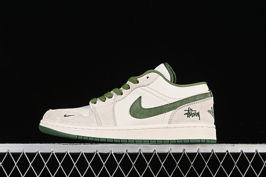 Jordan AIR Jordan 1 LOW OFF WHITE/GREEN · DM5688-102, photo 1