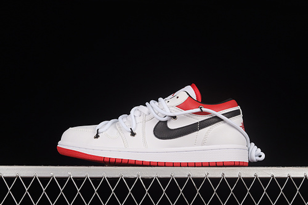 Jordan [553558-118]-[AIR JORDAN 1 LOW WHITE/UNIVERSITY RED/BLACK]-[WOMAN:36-39]-[MAN:40-46], photo 1