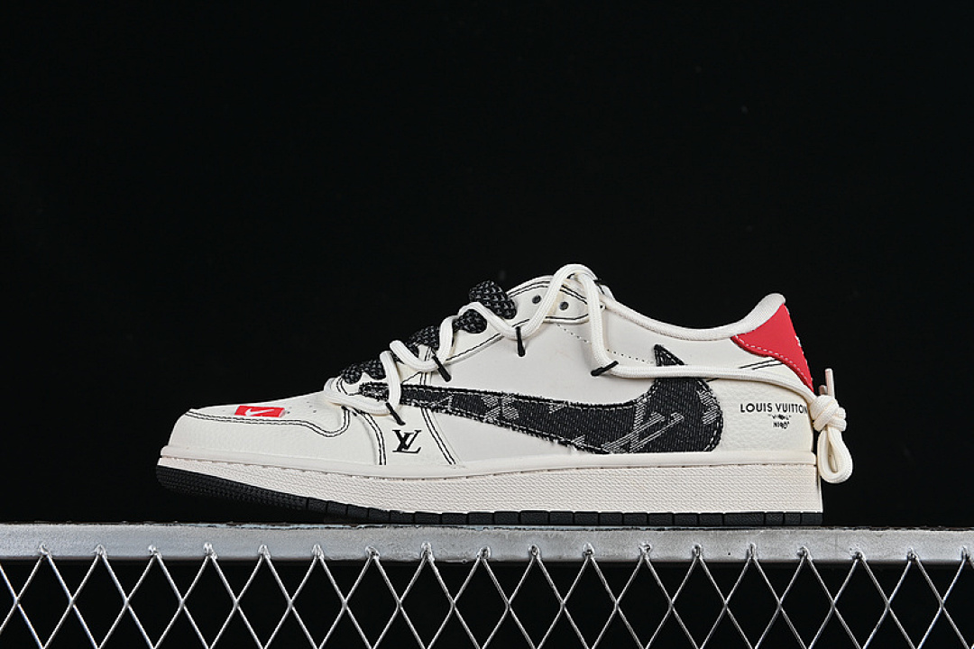 Jordan TRAVIS SCOTT X FRAGMENT DESIGN AIR Jordan 1 LOW OG SP WHITE/BLACK/RED · DM6868-108, photo 1