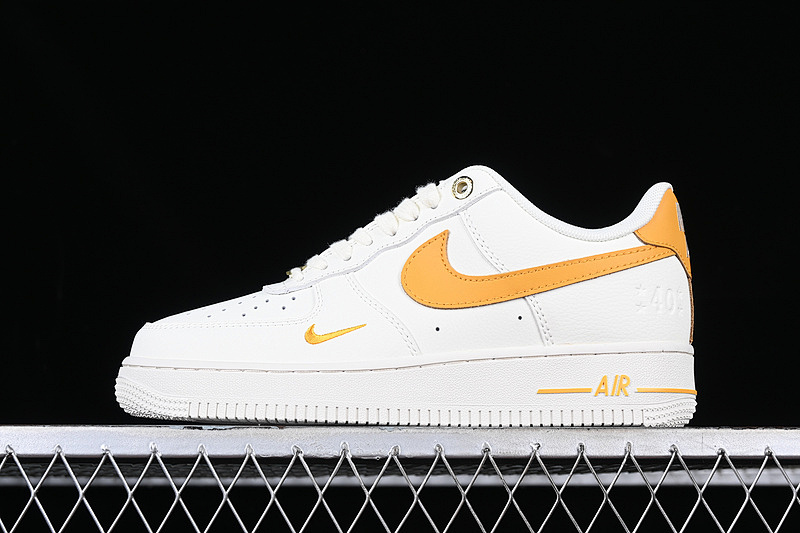 Nike Nike AIR FORCE 1 07 LOW ORANGE/WHITE · DQ7658-105, photo 1