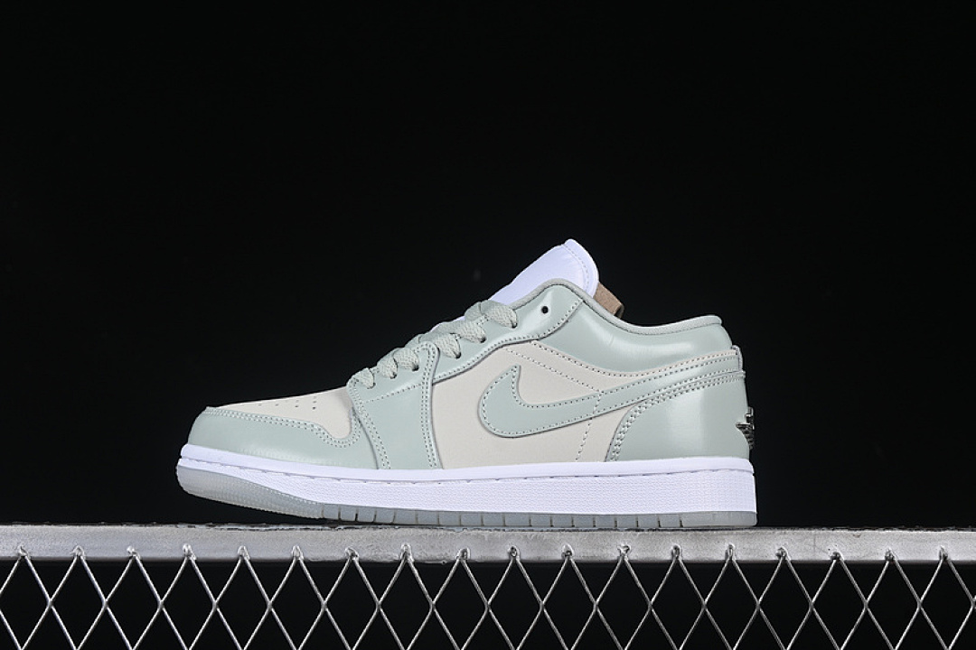 Jordan [HF4078-100]-[AIR JORDAN 1 LOW SAIL/METALLIC SILVER/WHITE/SEAFOAM]-[WOMAN:36-39]-[MAN:40-46], photo 1