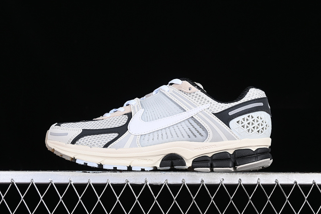 Nike Nike ZOOM VOMERO 5 SP WHITE/BLACK/GREY · FN7649-110, photo 1