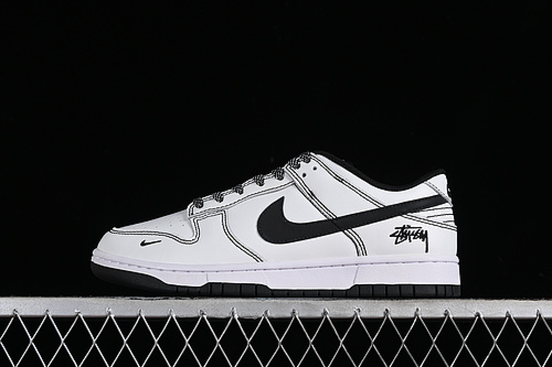 Stussy [FC1688-137]-[STUSSY DUNK LOW SB WHITE/BLACK]-[WOMAN:36-39]-[MAN:40-45], photo 1