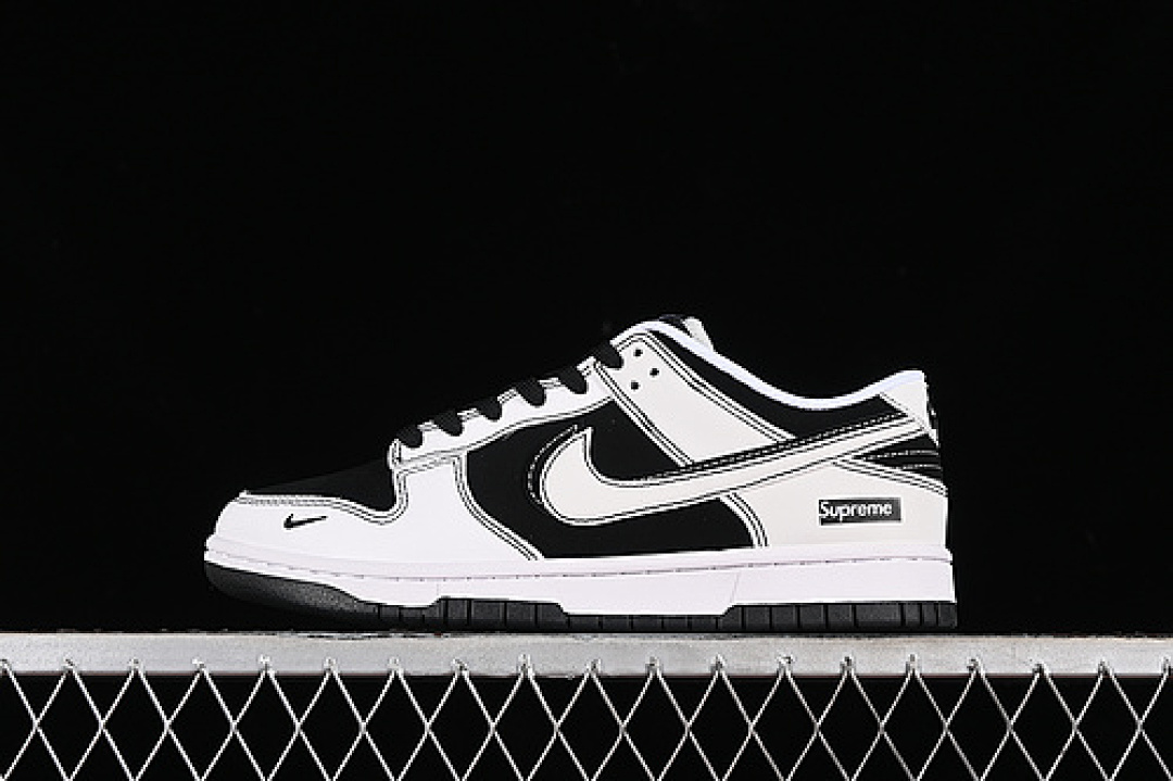 Supreme Nike DUNK LOW SB SUPREME BLACK/WHITE · FC1688-144, photo 1