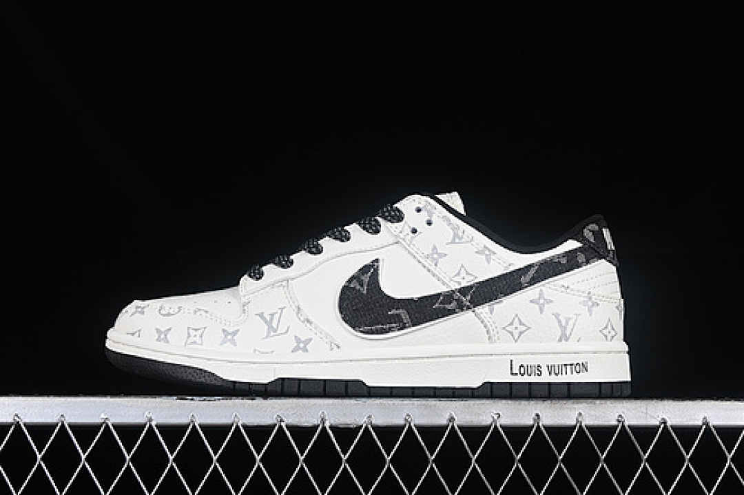 Unbranded [FC1688-130]-[L*V DUNK LOW SB WHITE/BLACK]-[WOMAN:36-39]-[MAN:40-45], photo 1