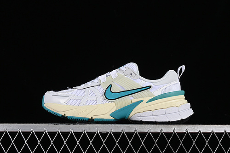 V2K RUNTEKK 3XL WHITE/COCONUT MILK/SUMMIT WHITE/DUSTY CACTUS · FD0736-105, photo 1