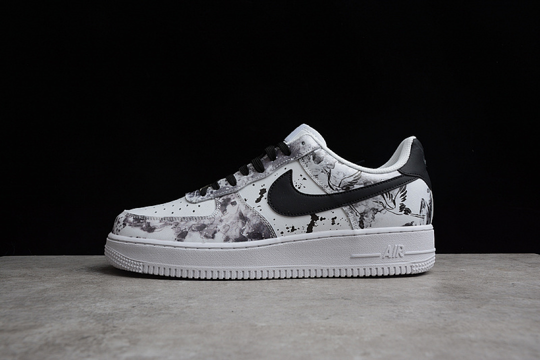 Nike Nike AIR FORCE 1 LOW 07 WHITE/WHITE/BLACK · CW2288-111, photo 1