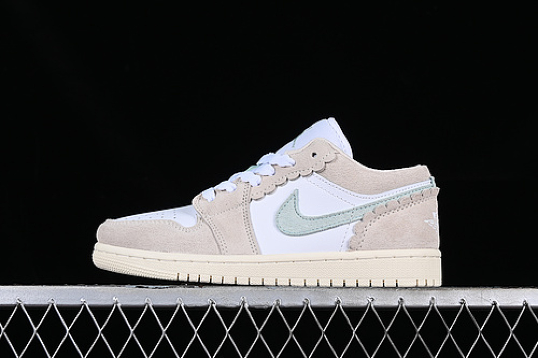 Jordan [DZ5356-800]-[AIR JORDAN 1 LOW WHITE/GREY/GREEN]-[WOMAN:35.5-40], photo 1