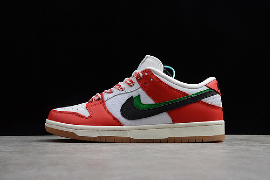 Nike 2020 FRAME SKATE X SB DUNK LOW HABIBI CHILE RED/WHITE-LUCKY GREEN-BLACK · CT2550-600, photo 1