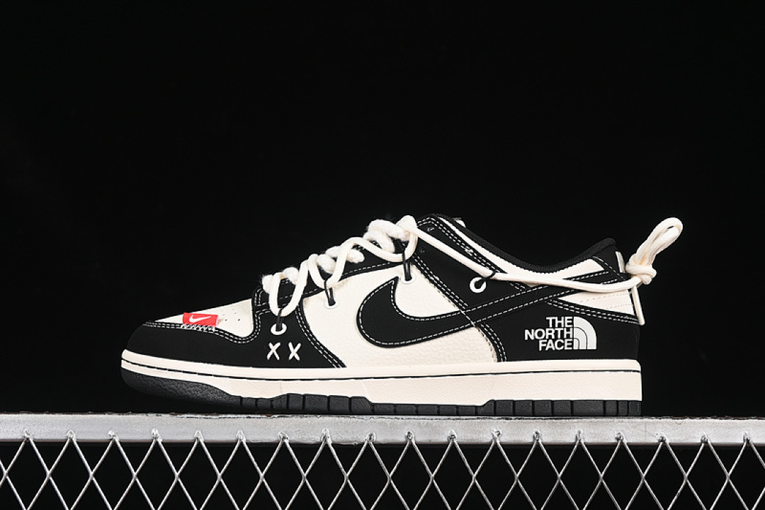 Nike SB DUNK LOW WHITE/BLACK · YX5066-287, photo 1