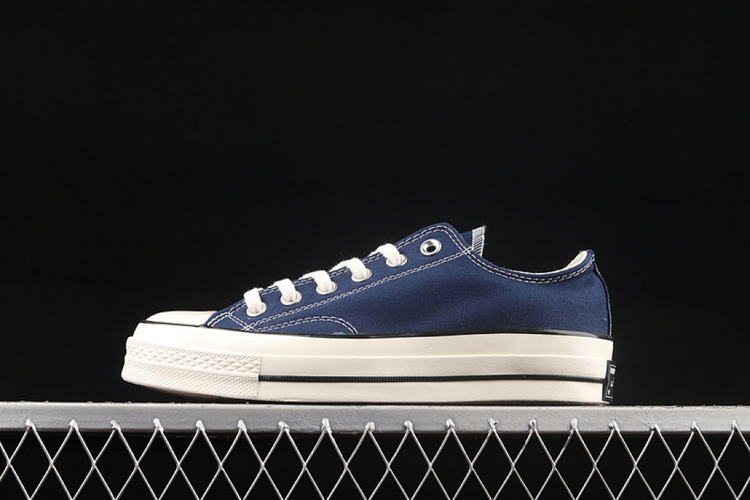Converse [172679C]-[CHUCK TAYLOR ALL STAR 70S LOW NAVY BLUE/NAVY BLUE/BEIGE]-[WOMAN:35-39]-[MAN:40-44], photo 1