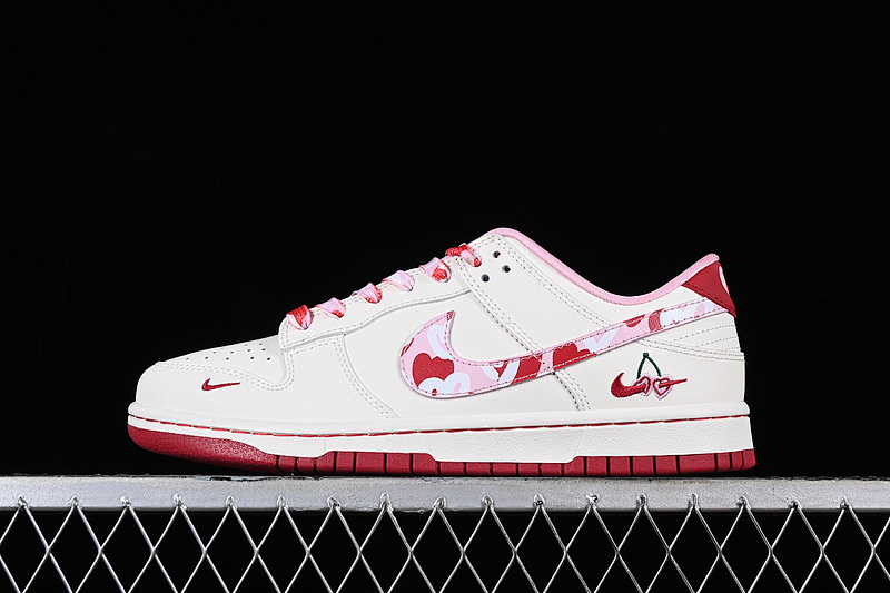 Nike SB DUNK LOW WHITE/PINK/RED · FC1688-118, photo 1