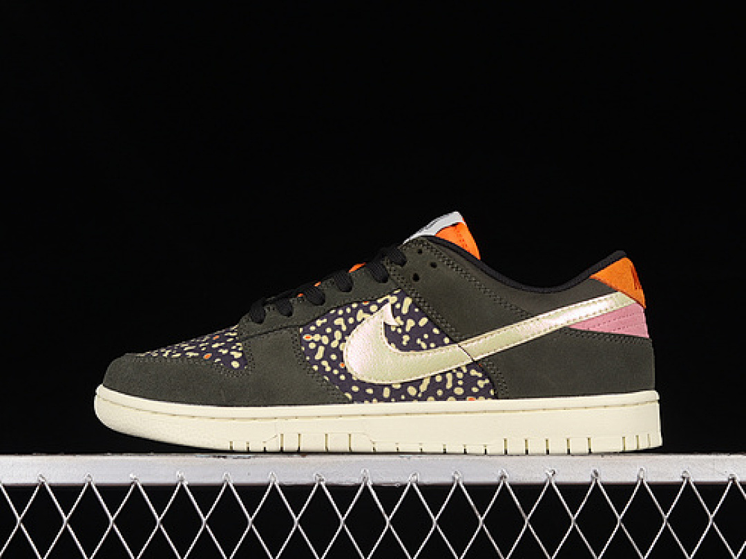 Unbranded [FH7523-300]-[DUNK LOW SB RAINBOW TROUT WHITE/GREEN/PINK]-[WOMAN:36-39]-[MAN:40-47.5], photo 1