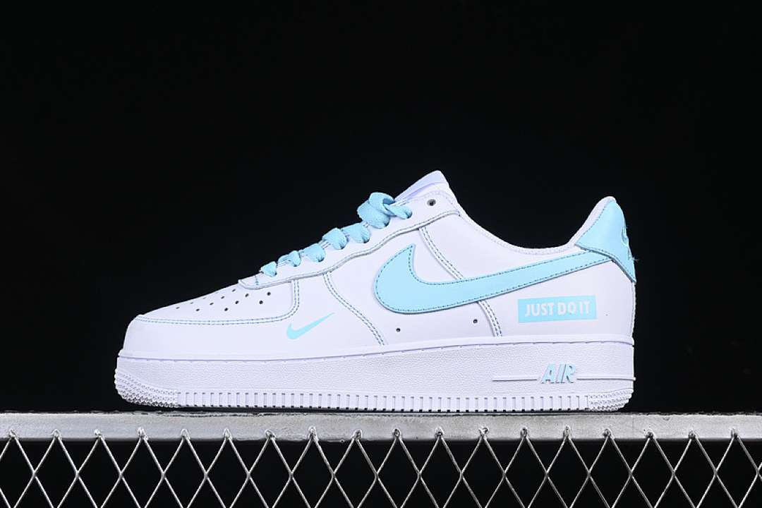 Nike Nike AIR FORCE 1 07 LOW WHITE/BLUE · CW2288-026, photo 1
