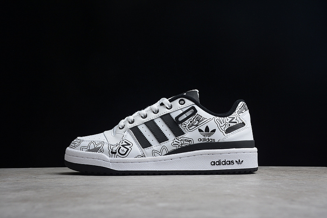 [GW4921]-[FORUM LOW SHOES CLOUD GRAFFITI WHITE/CORE BLACK]-[WOMAN:36-39]-[MAN:40-45], photo 1