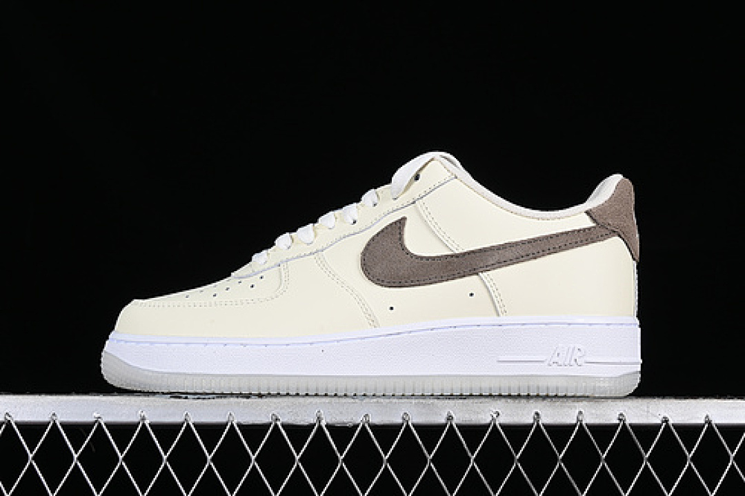 Nike Nike AIR FORCE 1 07 LOW WHITE/YELLOW/GREY · FN5832-101, photo 1