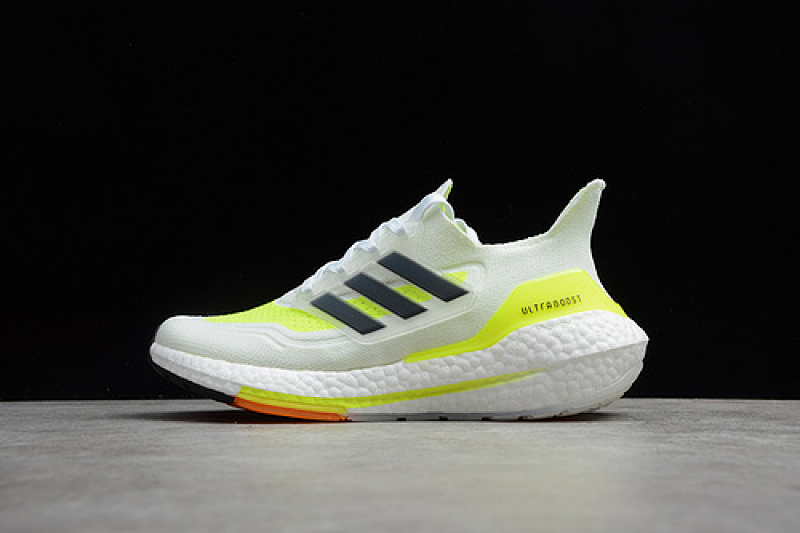 ULTRABOOST 21 SHOES CLOUD WHITE/CORE BLACK/YELLOW · FY0401, photo 1