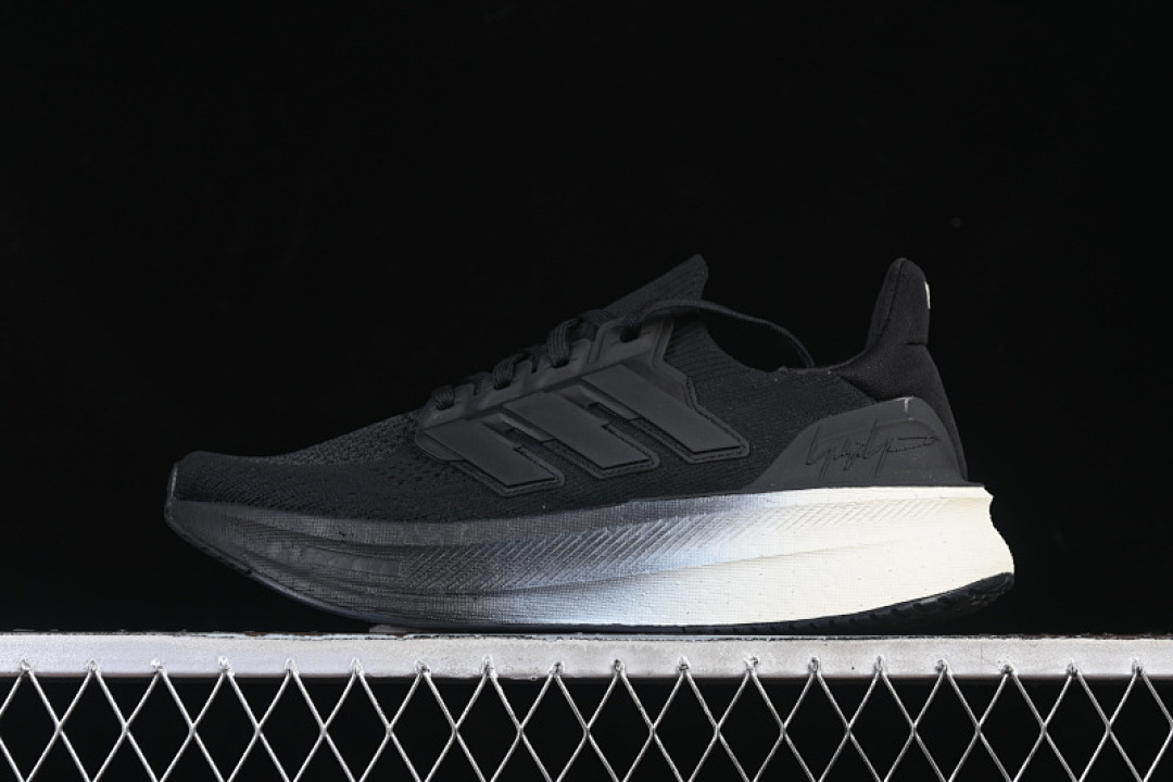 Y-3 Y-3 ULTRA BOOST 5 BLACK/BLACK/ORBIT GREY · JR6647, photo 1