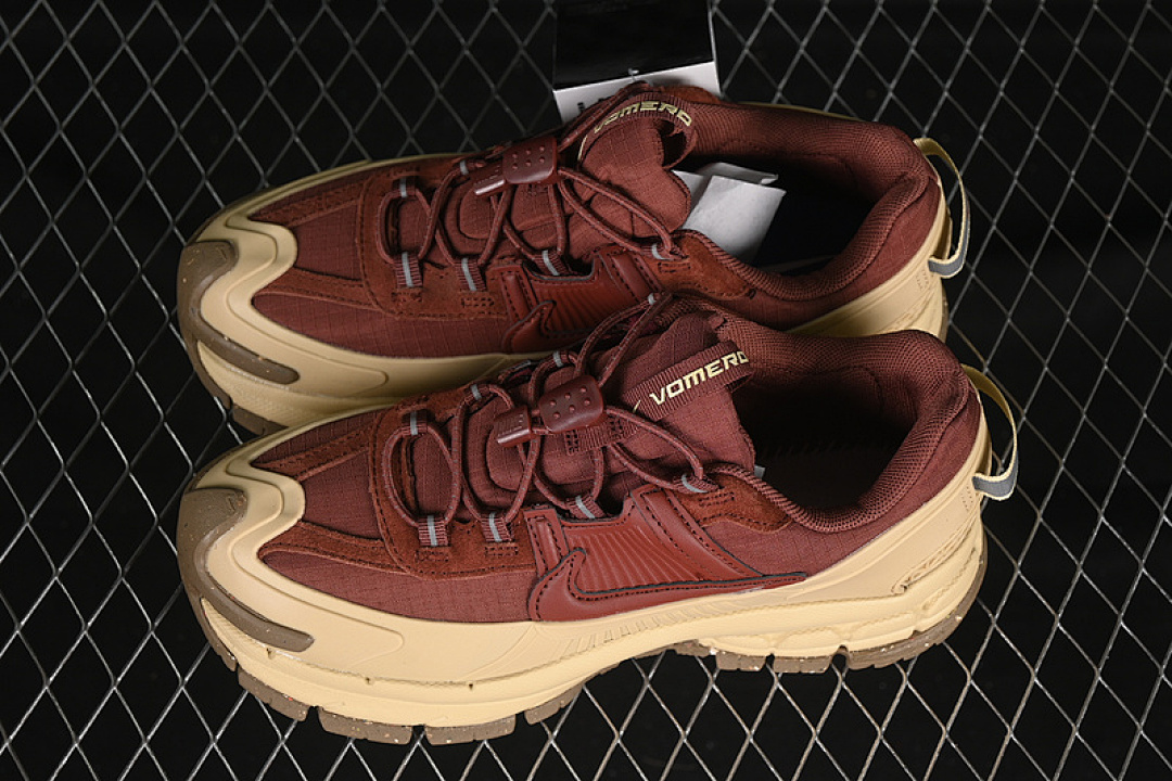 Nike [HQ2181-700]-[ZOOM VOMERO ROAM TEAM RED/TEAM GOLD/GUM BROWN]-[WOMAN:36-39]-[MAN:40-45] - Image 11