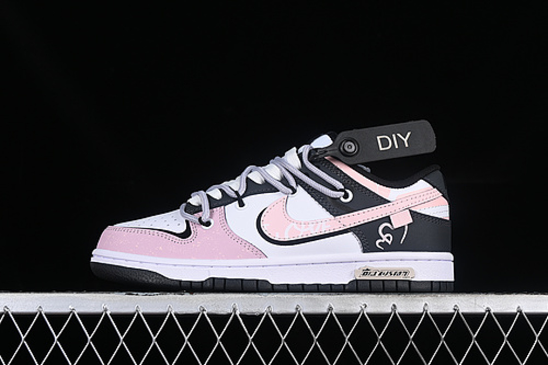Nike DUNK LOW SB WHITE/BLACK/PINK · CW1590-100, photo 1