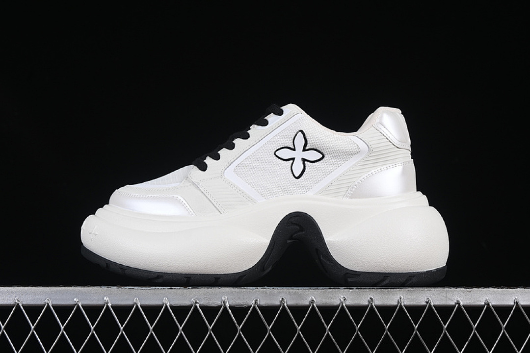 Unbranded [SMFK FUTURE RIPPLE WHITE/BLACK]-[WOMAN:35-40], photo 1