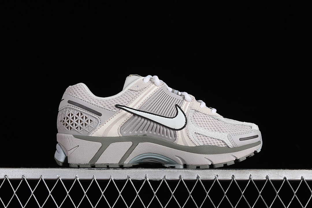 Nike [FZ3653-104]-[AIR ZOOM VOMERO 5 LIGHT OREWOOD BROWN/BLACK/ARMORY BLUE]-[UNISEX:36-45] - Image 16