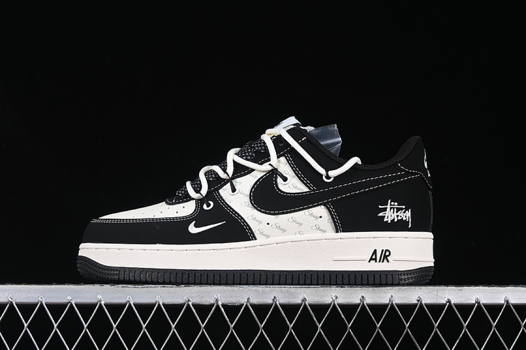 Nike Nike AIR FORCE 1 07 LOW BLACK/WHITE · SJ1198-108, photo 1