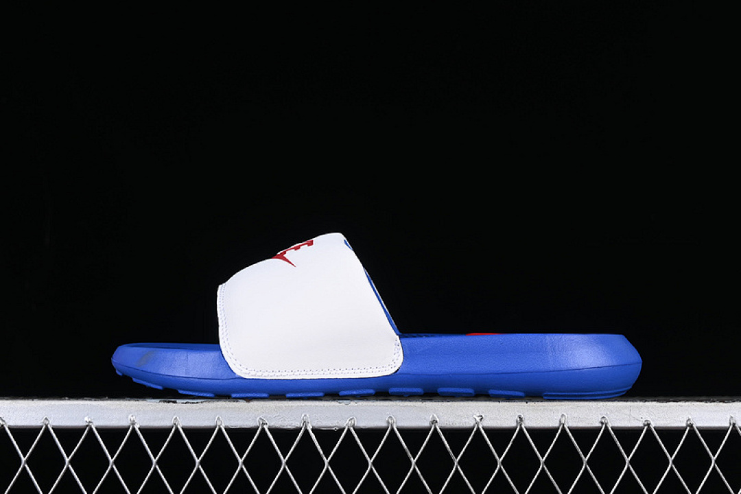 Nike [CN9675-104]-[VICTORI ONE SLIDE WHITE/UNIVERSITY RED/GAME ROYAL]-[WOMAN:36-39]-[MAN:40-45] - Image 2