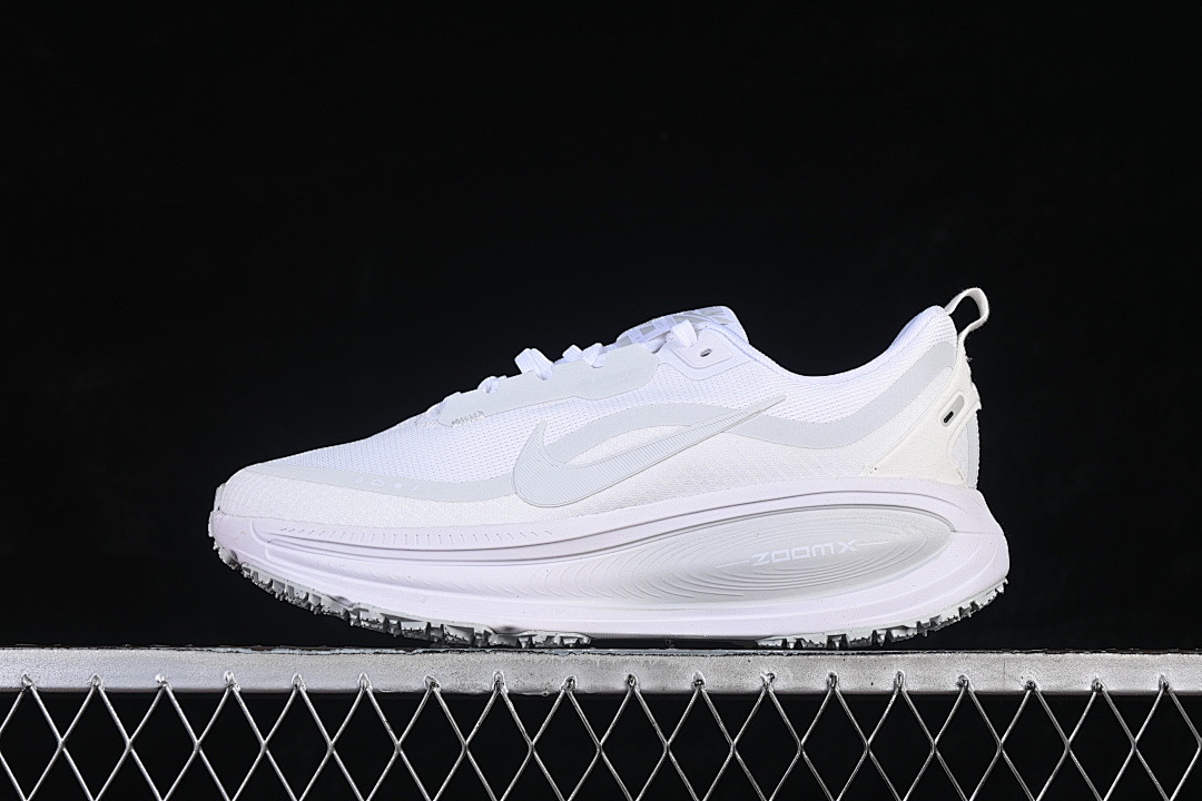 Nike Nike VOMERO 18 GORE-TEX WHITE/PURE PLATINUM · HQ7001-100, photo 1