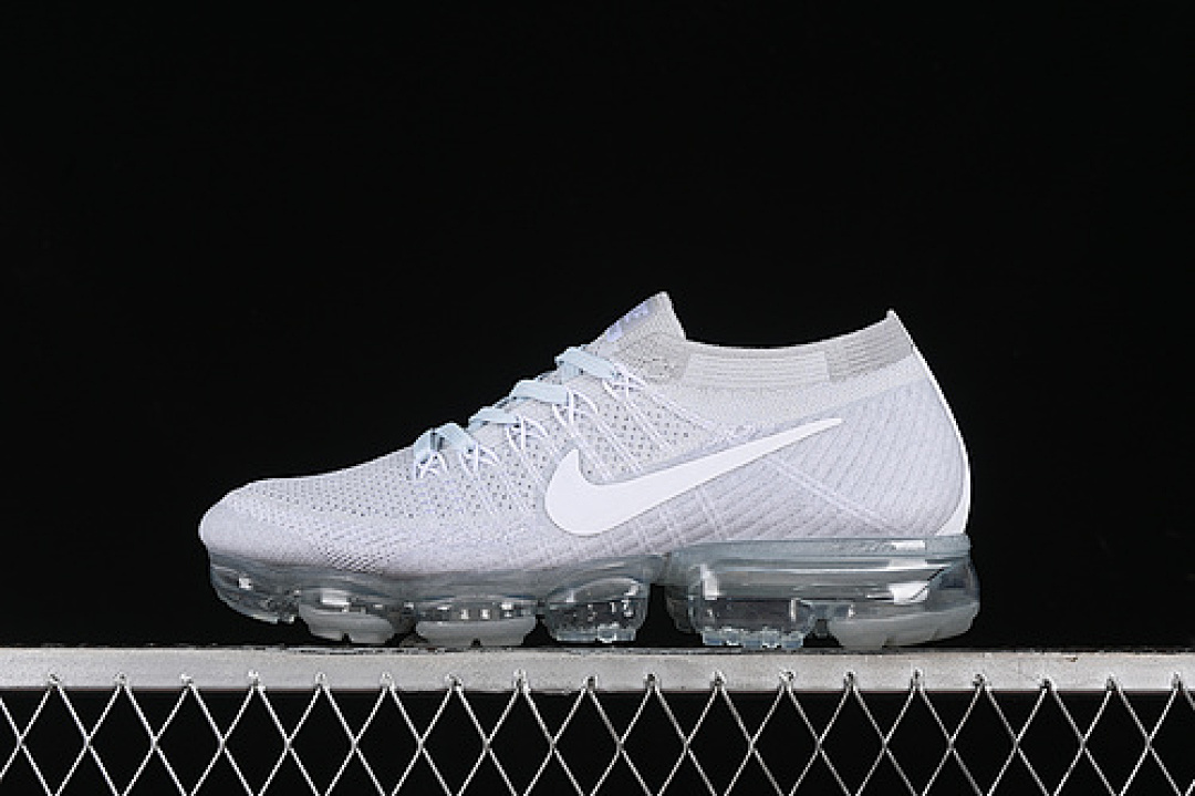 AIR VAPORMAX FLYKNIT WHITE CHRISTMAS WHITE/WHITE · 849558-100, photo 1