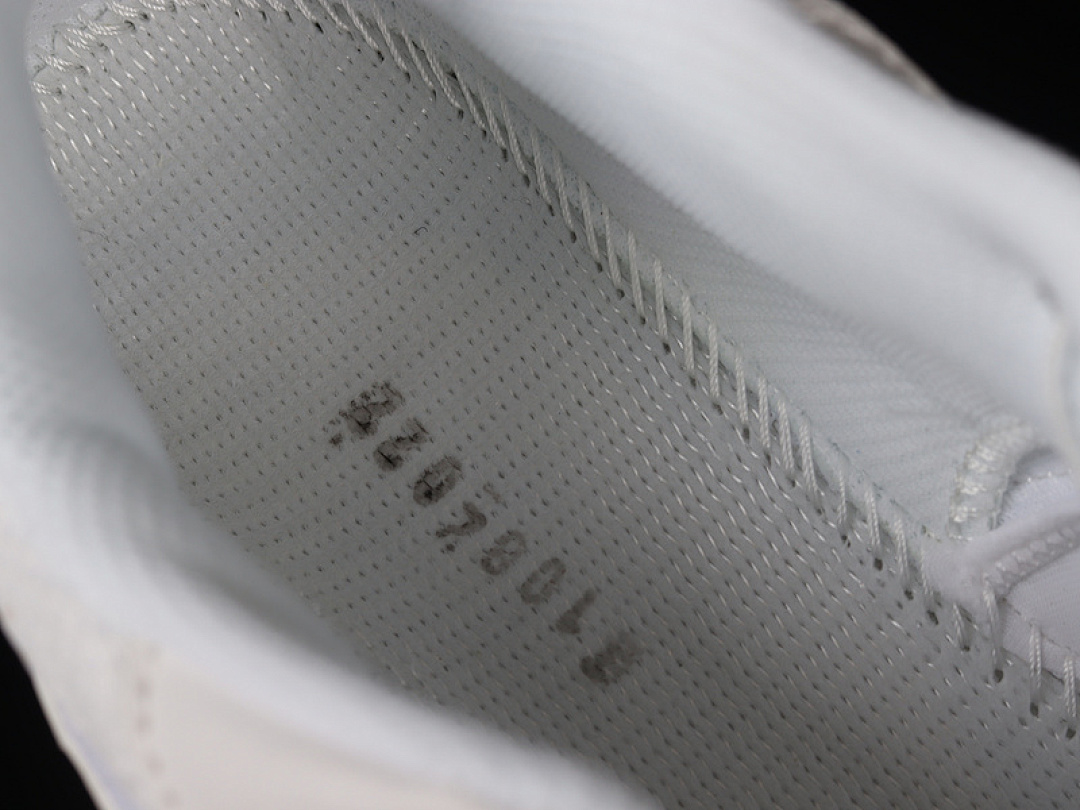 On Running [410523-28]-[XA PRO 3D ADV OUTDOOR OFF ROADING WHITE/LIGHT GRAY]-[WOMAN:36-39]-[MAN:40-45] - Image 4