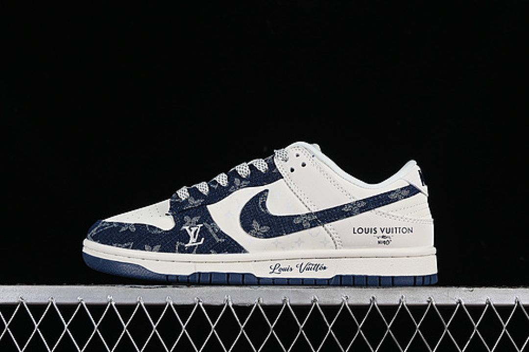 Unbranded [XP3802-335]-[SB DUNK LOW L*V BLUE/WHITE]-[WOMAN:36-39]-[MAN:40-45], photo 1