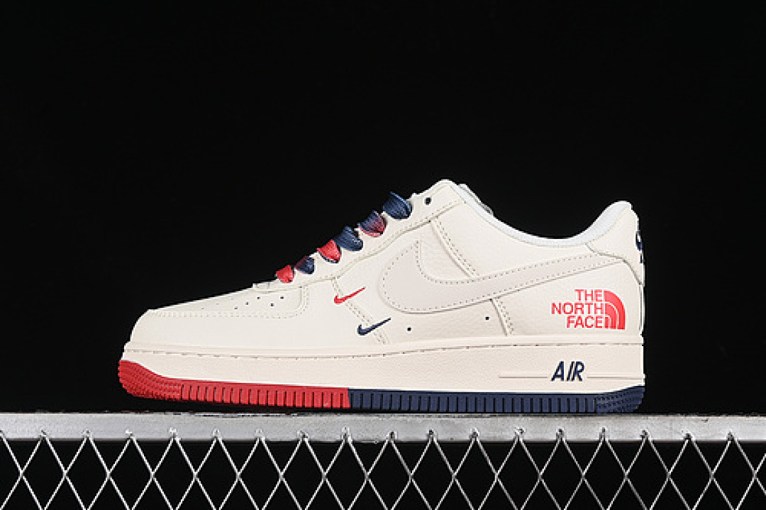 Nike Nike AIR FORCE 1 07 LOW OFF WHITE/RED/BLUE · XZ6188-010, photo 1