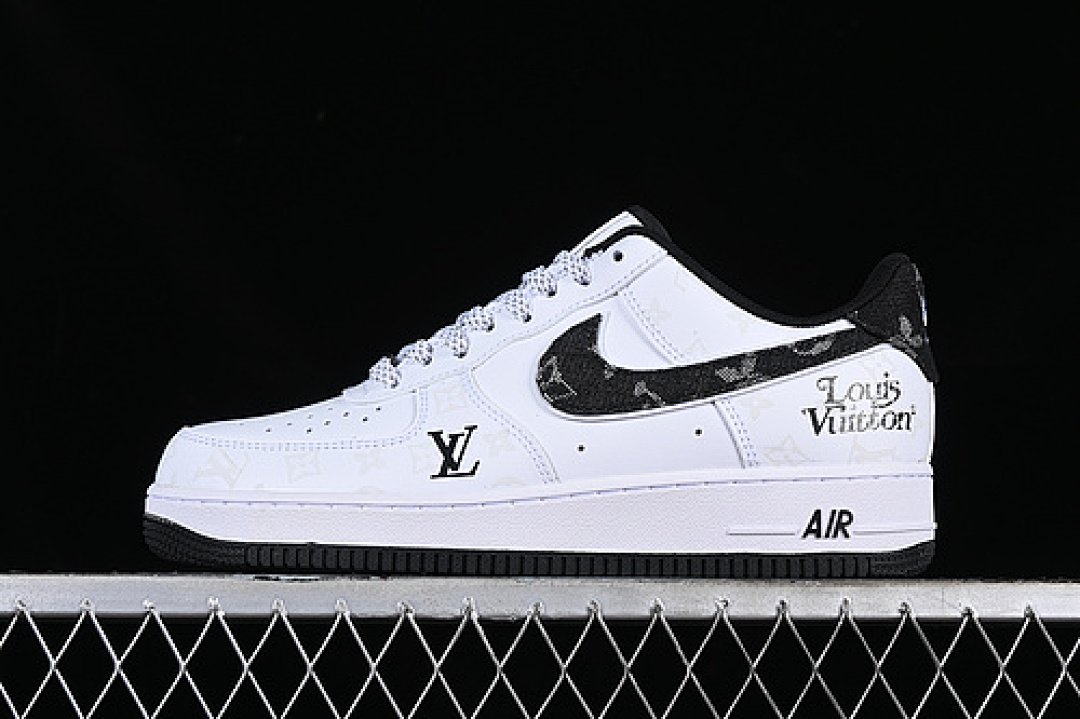 Nike Nike AIR FORCE 1 07 LOW WHITE/BLACK/GREY · CW2288-111, photo 1