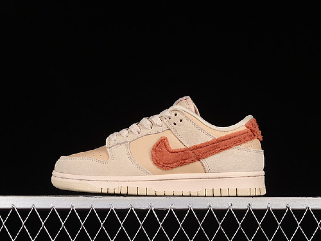 Unbranded [DZ4706-200]-[SB DUNK LOW TERRY SWOOSH SHIMMER/SANDDRIFT/PEARL WHITE/MARS STONE]-[UNISEX:36-45], photo 1