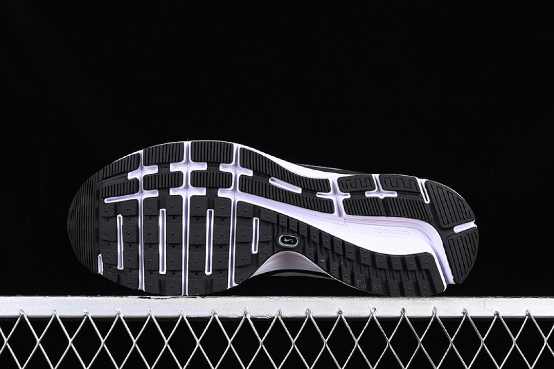 Nike [AQ6219-002]-[AIR ZOOM PEGASUS 26X WHITE/BLACK]-[MAN:39-45] - Image 15