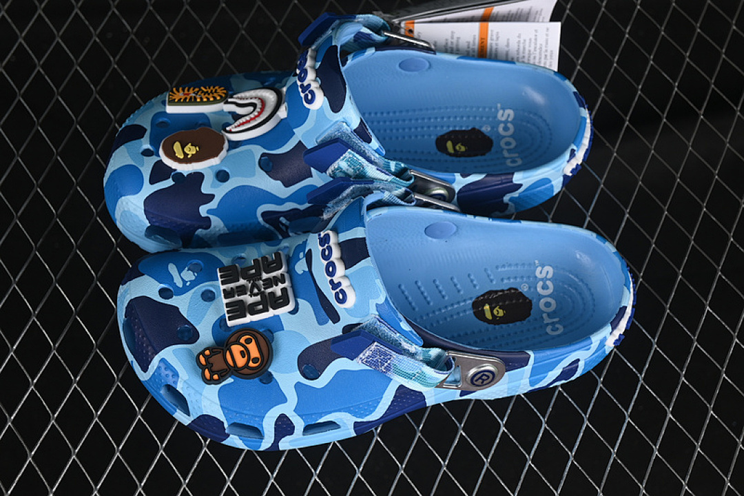 Crocs [BAPE X CROCS CLASSIC CLOG BLUE]-[WOMAN:36-39]-[MAN:40-46] - Image 6
