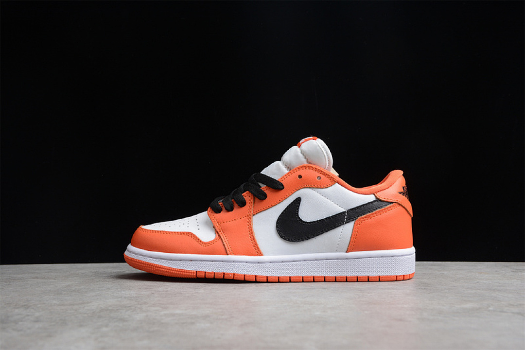 Jordan AIR Jordan 1 LOW OG STARFISH/WHITE/BLACK · CZ0790-801, photo 1