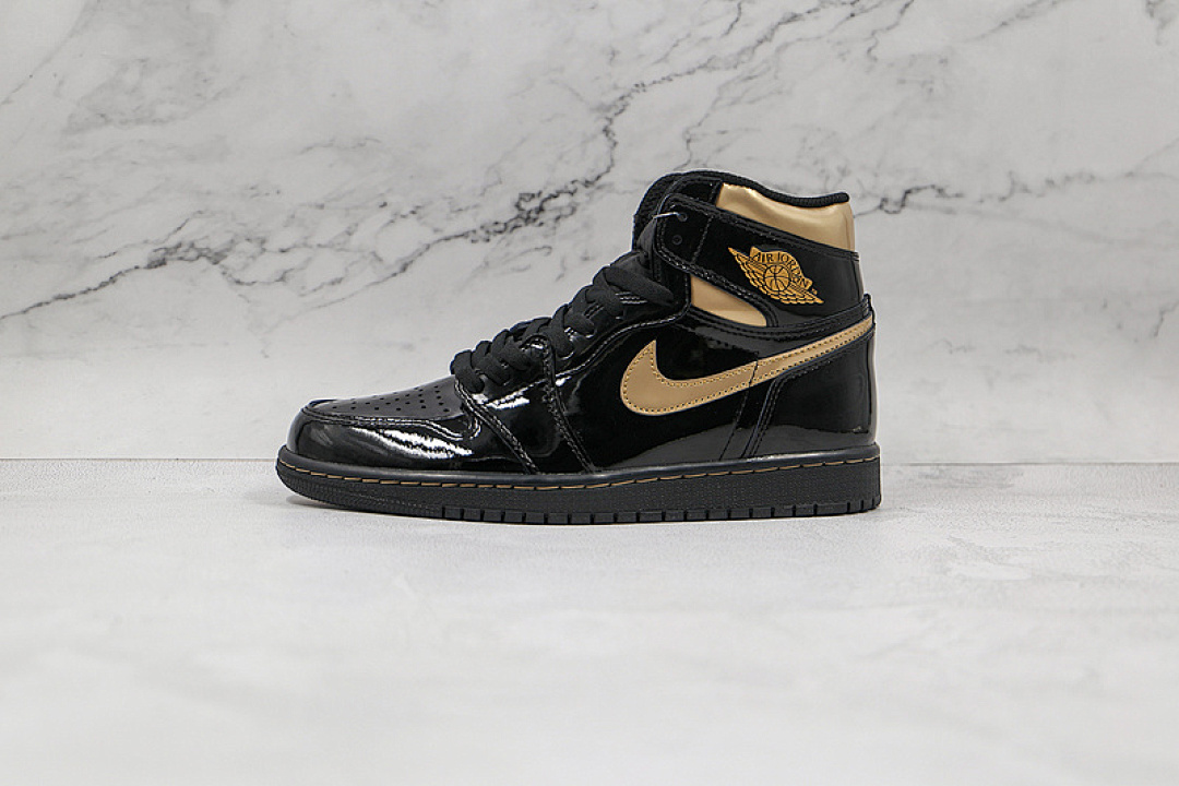 Jordan [555088-032]-[AIR JORDAN 1 RETRO HIGH OG BLACK/BLACK/METALLIC GOLD]-[MAN:40-46], photo 1