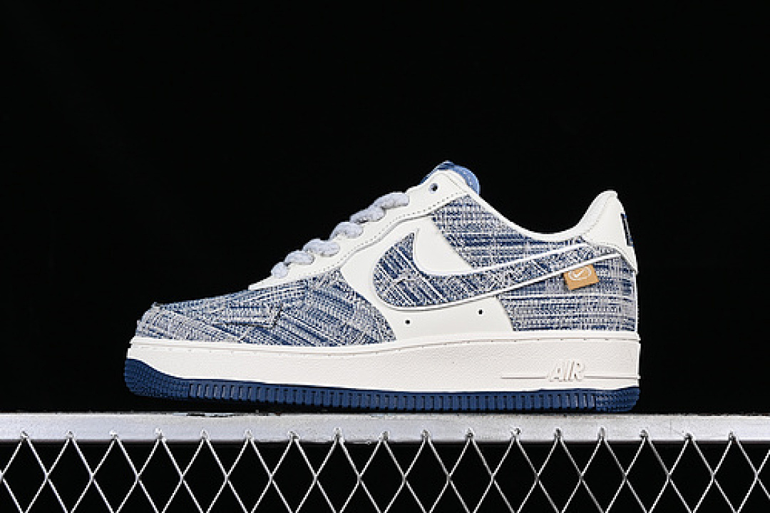 Nike [FB0607-077]-[AIR FORCE 1 07 LOW BRUSHED PATCH WHITE/GREY/BLUE]-[WOMAN:36-39]-[MAN:40-45], photo 1