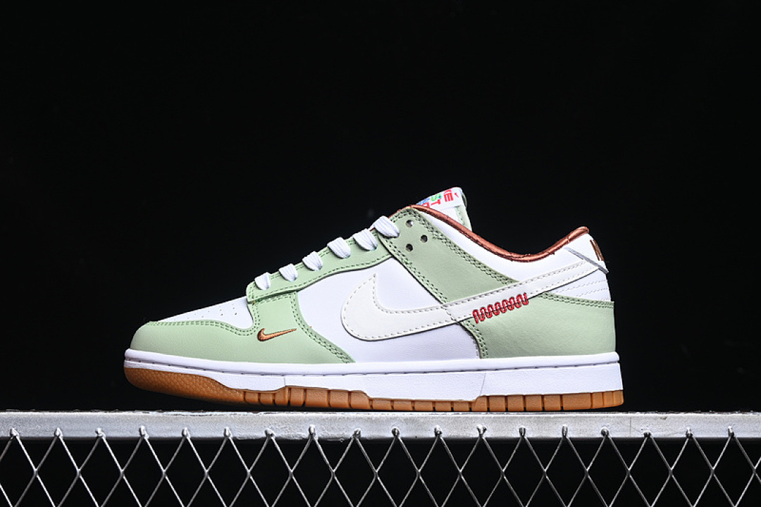 Unbranded [HV6001-101]-[DUNK LOW SB YEAR OF THE SNAKE SAIL/LIGHT BONE/WHITE/OLIVE AURA/LIGHT BRITISH (TAN]), photo 1
