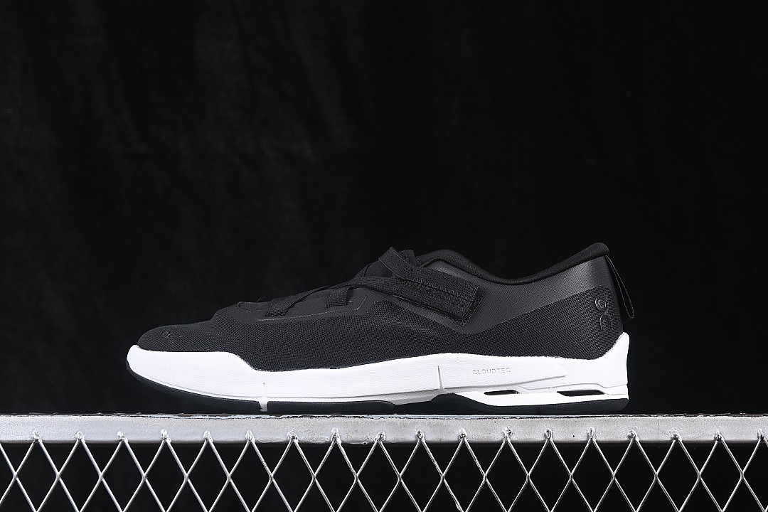 On Running On Running [ON CLOUDNOVA MOON LOW-TOP CASUAL LIFESTYLE SHOES BLACK/WHITE]-[WOMAN:36-39]-[MAN:40-45], photo 1