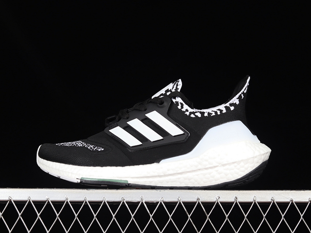 Unbranded [GX8019]-[ULTRABOOST 22 SHOES CORE BLACK/CLOUD WHITE/ALMOST LIME]-[WOMAN:36-39]-[MAN:40-45], photo 1