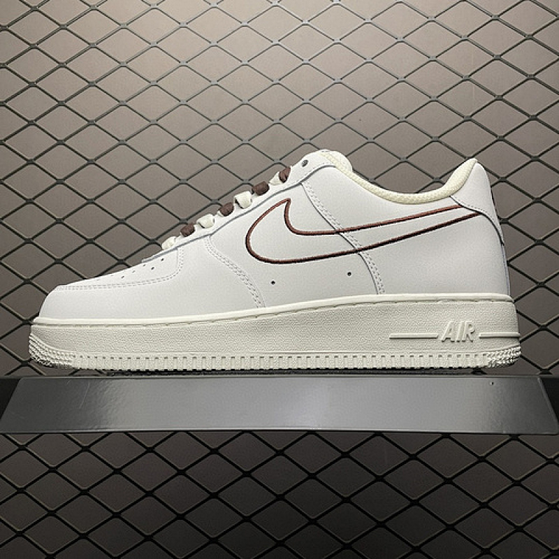 Nike Nike AIR FORCE 1 O7 LOW WHITE/WHITE/COFFEE · CL6326-138, photo 1