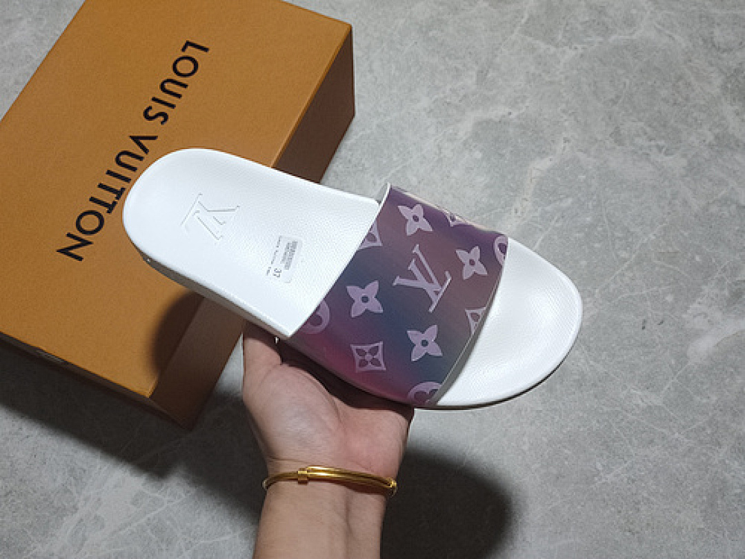 Louis Vuitton Louis Vuitton [L*V WATERFRONT SLIPPERS WHITE/WHITE/SILVER]-[WOMAN:35-40], photo 1